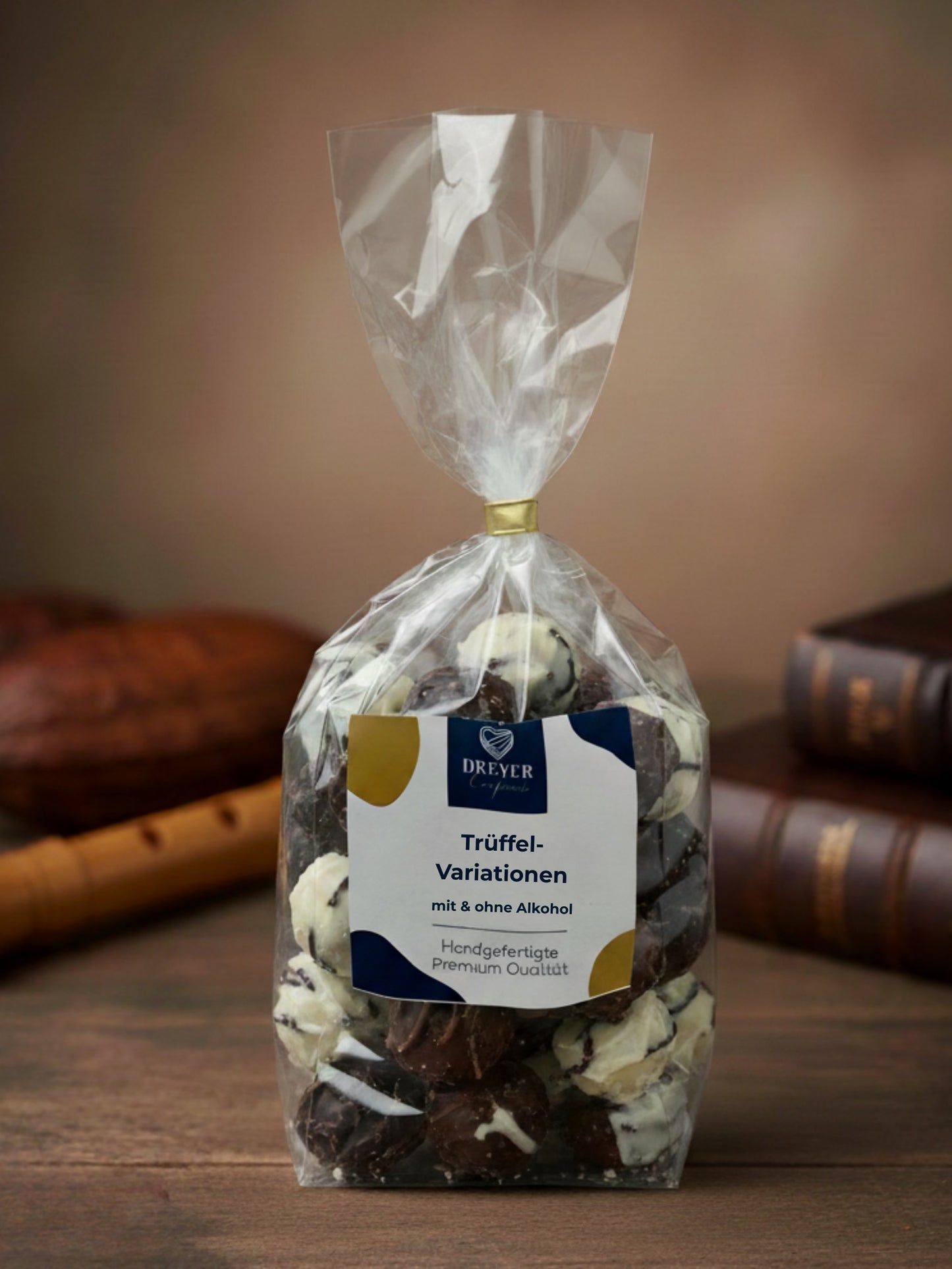 Wagner Trüffelvariationen mit und ohne Alkohol 220 g, handgefertigte Pralinenmischung aus dunkler, Vollmilch- und weißer Schokolade, erhältlich in der Dreyer Confiserie in der Rattenfängerstadt Hameln.