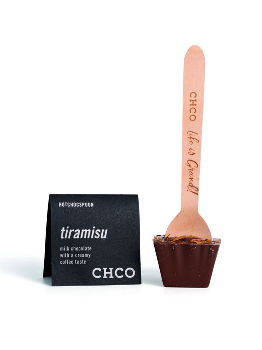 Hotchocspoon Tiramisu 50g von CHCO – Vollmilchschokoladenlöffel mit Tiramisu-Geschmack und Waffelflocken für cremige Trinkschokolade.