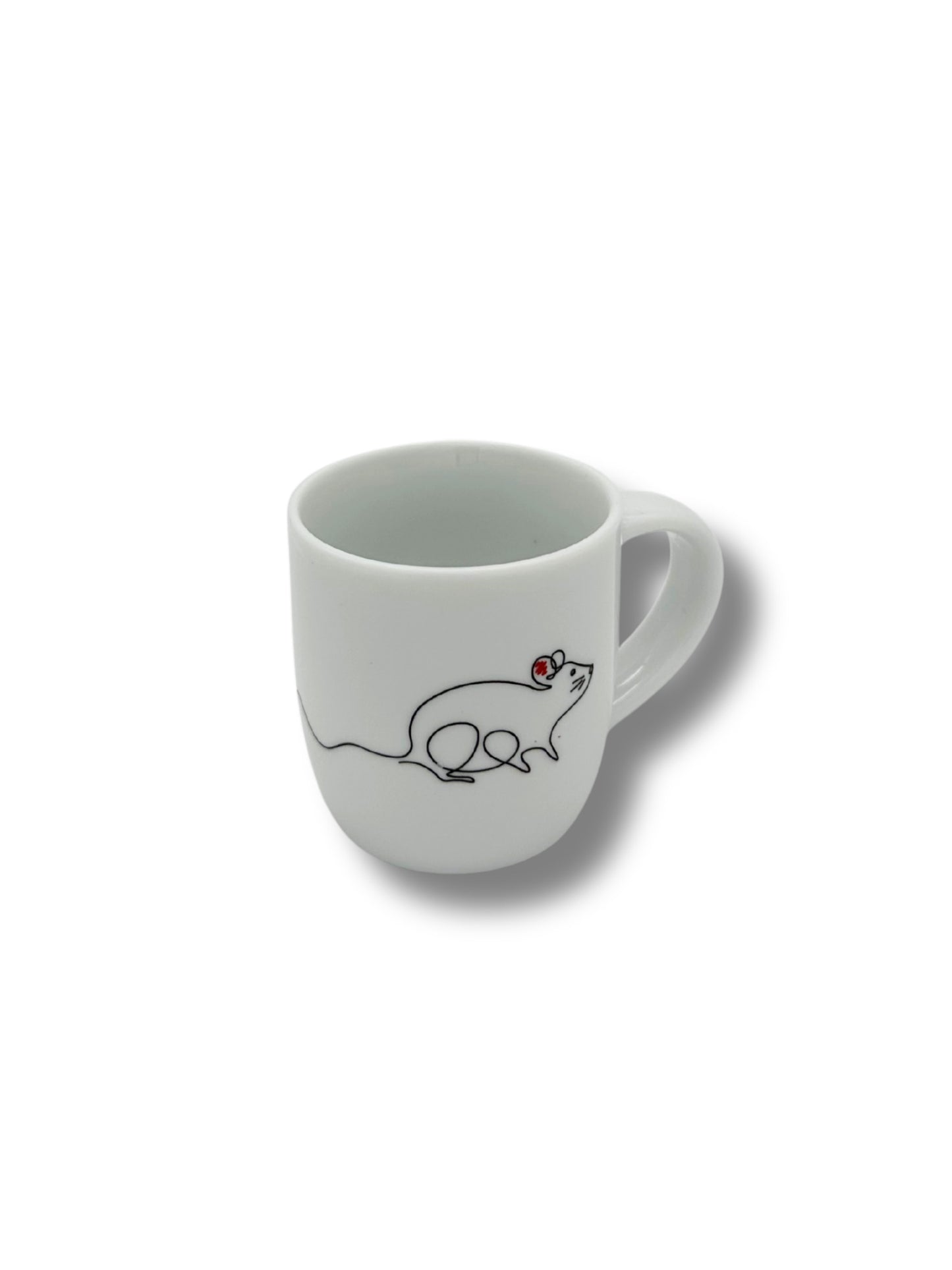 Espressotasse mit Mausmotiv in schwarzer Line-Art, inspiriert von der Rattenfängersage aus Hameln – Teil der Hameln-Tassenserie bei Dreyer Confiserie.