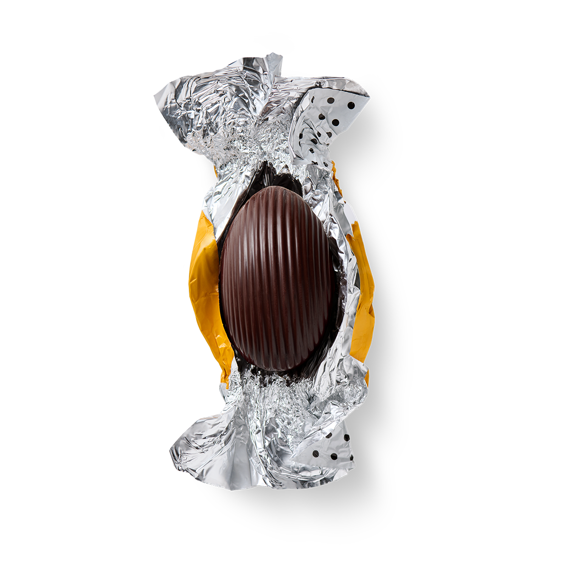 Anschnitt des Sawade Eierlikör-Ostereis – flüssige Eierlikörfüllung in herber Zartbitterschokolade, exklusive Osterpraline aus Hameln.