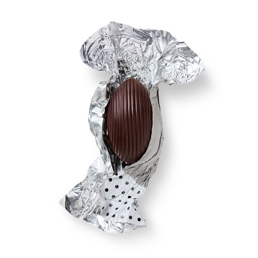 Anschnitt des Sawade Gin-Ostereis – herbe Edelbitterschokolade mit flüssiger Ginfüllung, exklusive Osterpraline aus Hameln.