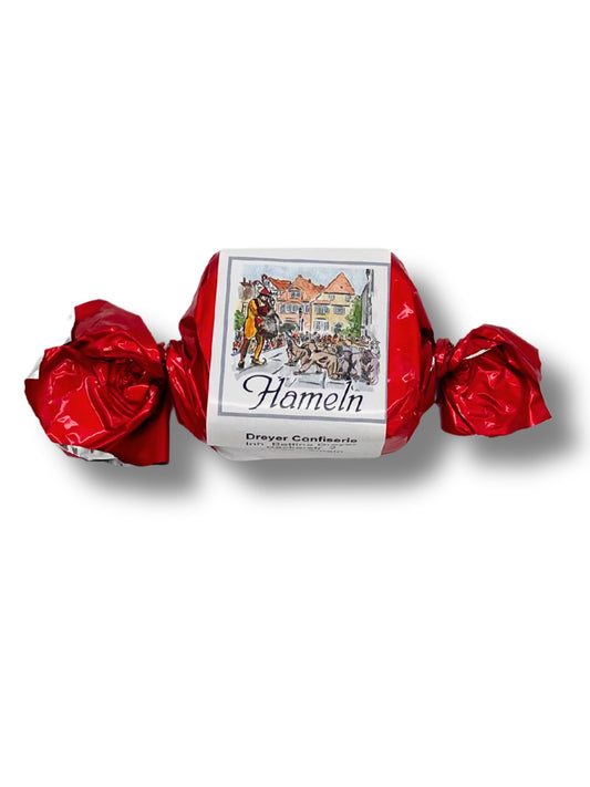 Städtehappen Hameln Rot – Praline mit Marzipan aus der Rattenfängerstadt. Süßes Souvenir aus Hameln mit Zartbitterschokolade.
