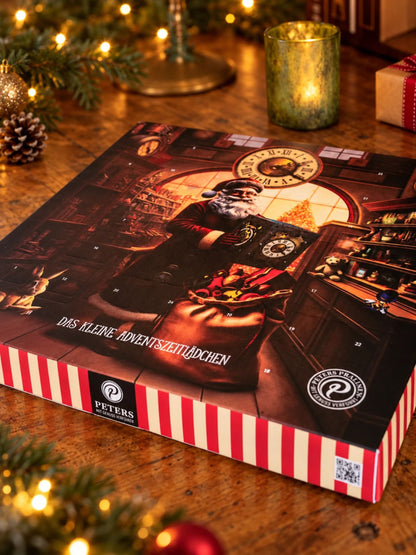 Liegender PETERS Pralinen Adventskalender Das zauberhafte Adventszeitlädchen 300g mit 24 Türchen, Weihnachtsmann, Spielzeugladen und rot-weiß gestreiftem Rand