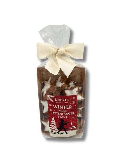 Zimtsterne 120 g – weihnachtliches Gebäck in Geschenkverpackung „Winter in der Rattenfängerstadt“, erhältlich in der Dreyer Confiserie in Hameln.