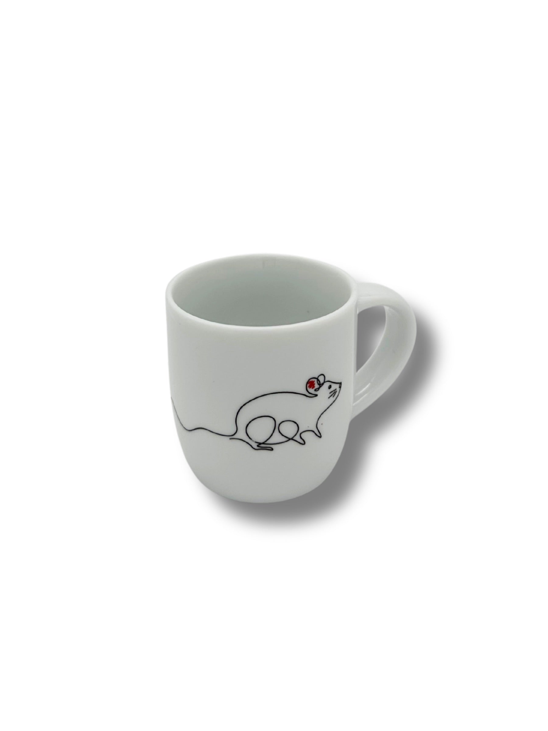 Espressotasse mit Mausmotiv in schwarzer Line-Art, inspiriert von der Rattenfängersage aus Hameln – Teil der Hameln-Tassenserie bei Dreyer Confiserie.