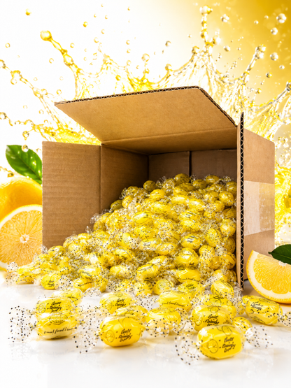 Gute Laune Drops Nachfüllpack für Dispenser 750g von K's Soul Food Kitchen vor buntem Hintergrund mit Zitronen