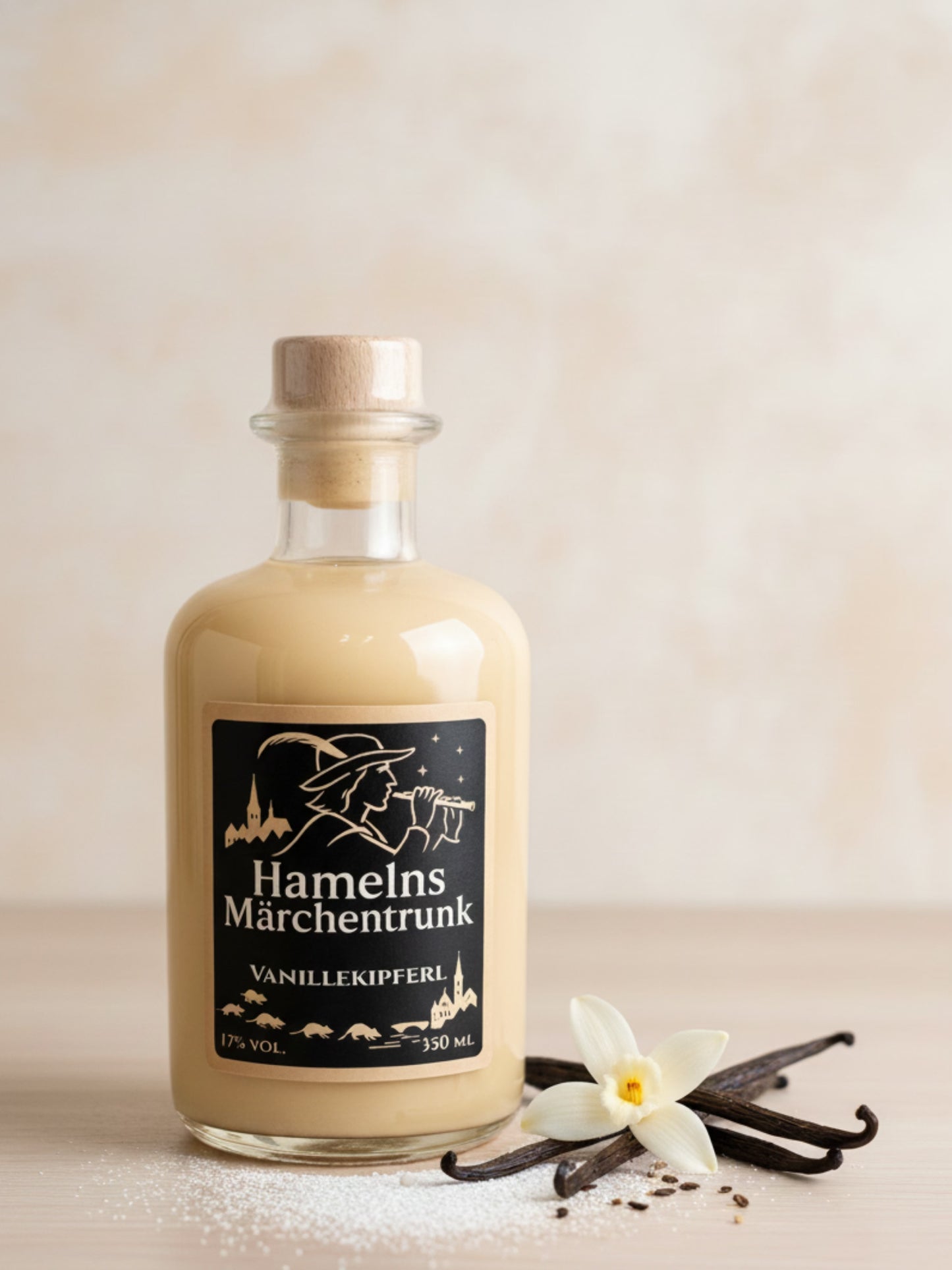 Hamelns Märchentrunk Vanillekipferl Likör 350ml – cremiger Winterlikör mit 17% vol., feines Aroma wie frisch gebackene Vanillekipferl; Spezialität aus der Rattenfängerstadt Hameln; Abbildung kann abweichen.