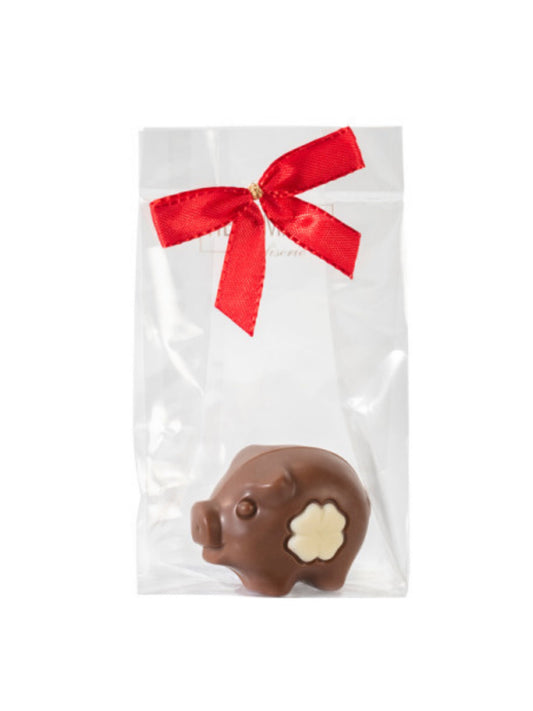 Glücksschweinchen Edelvollmilch 15 g – liebevoll verziertes Schoko-Schwein aus feinster Edelvollmilch-Schokolade mit Schleife aus weißer Schokolade, erhältlich in der Dreyer Confiserie in der Rattenfängerstadt Hameln.