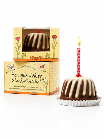 Herzallerliebste Glückwünsche Mini Geburtstagskuchen 70g von K's Soul Food Kitchen vor weißem Studiohintergrund