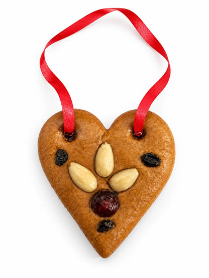 Woletz Lebkuchen Herz Baumschmuck 25g mit Mandeln, Rosinen und kandierter Kirsche sowie rotem Aufhängeband auf weißem Hintergrund