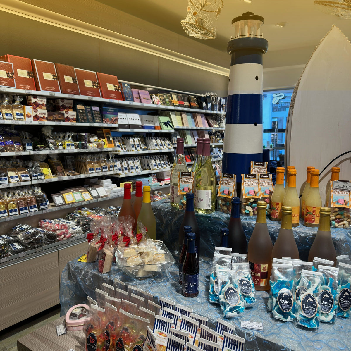 Präsente und Geschenkkörbe im Ladenlokal der Dreyer Confiserie