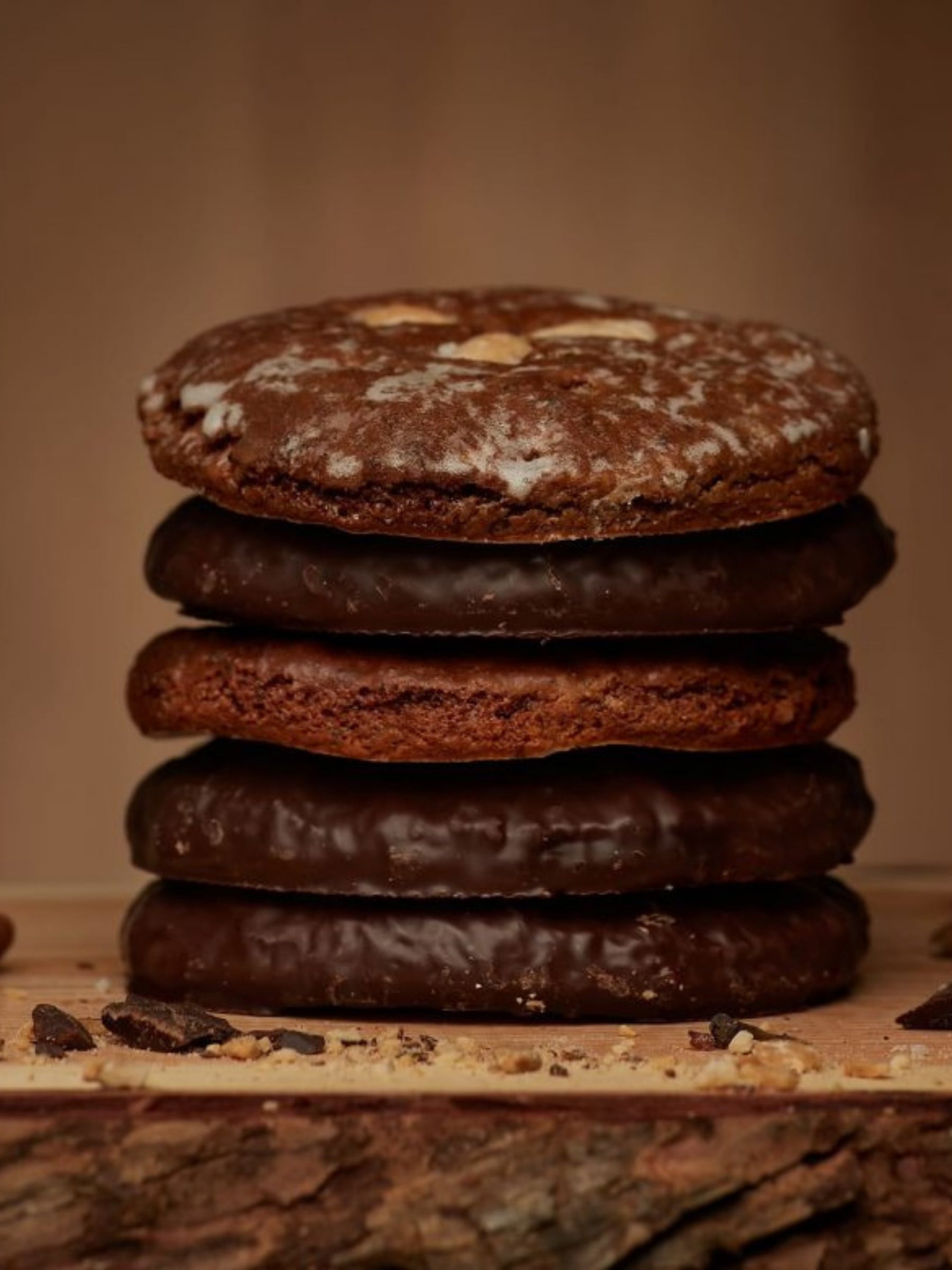 Nürnberger Elisen-Lebkuchen gemischt 400 g – feine Lebkuchenmischung in Geschenkverpackung „Winter in der Rattenfängerstadt“, erhältlich in der Dreyer Confiserie in Hameln.