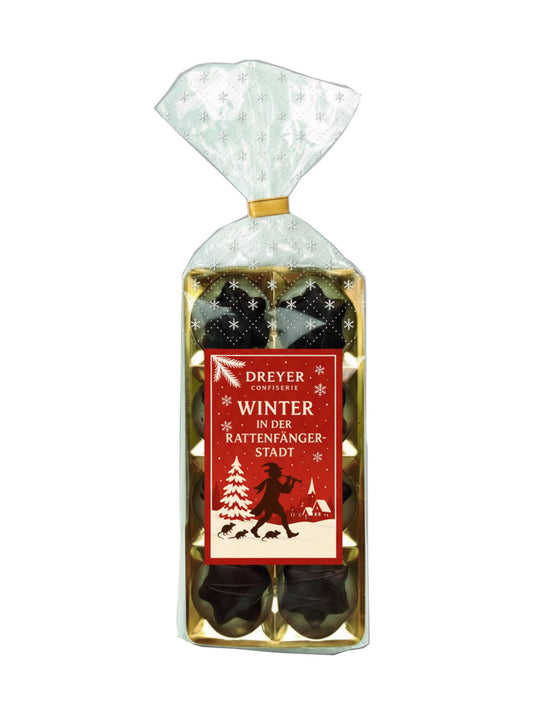 Verpackung "Winter in der Rattenfängerstadt" Weinbrand-Sterne Kruste 100 g – feine Sterne aus Bitterschokolade mit flüssiger Weinbrand-Füllung, ideal für den Bunten Teller, erhältlich in der Dreyer Confiserie in der Rattenfängerstadt Hameln.